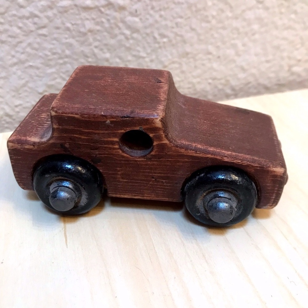 Vintage Wooden Car. Collectible Toy. Wheels Roll. EUC.